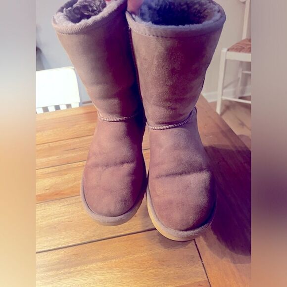 UGG Boots Classic Short 1/2 calf in burnt cedar; SIZE 8 - Picture 10 of 10